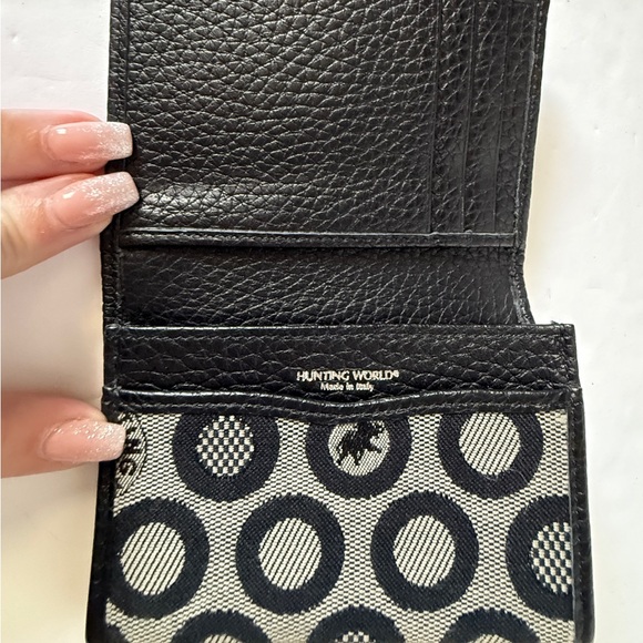 Hunting World Bifold Circle Pattern Wallet - Picture 5 of 7